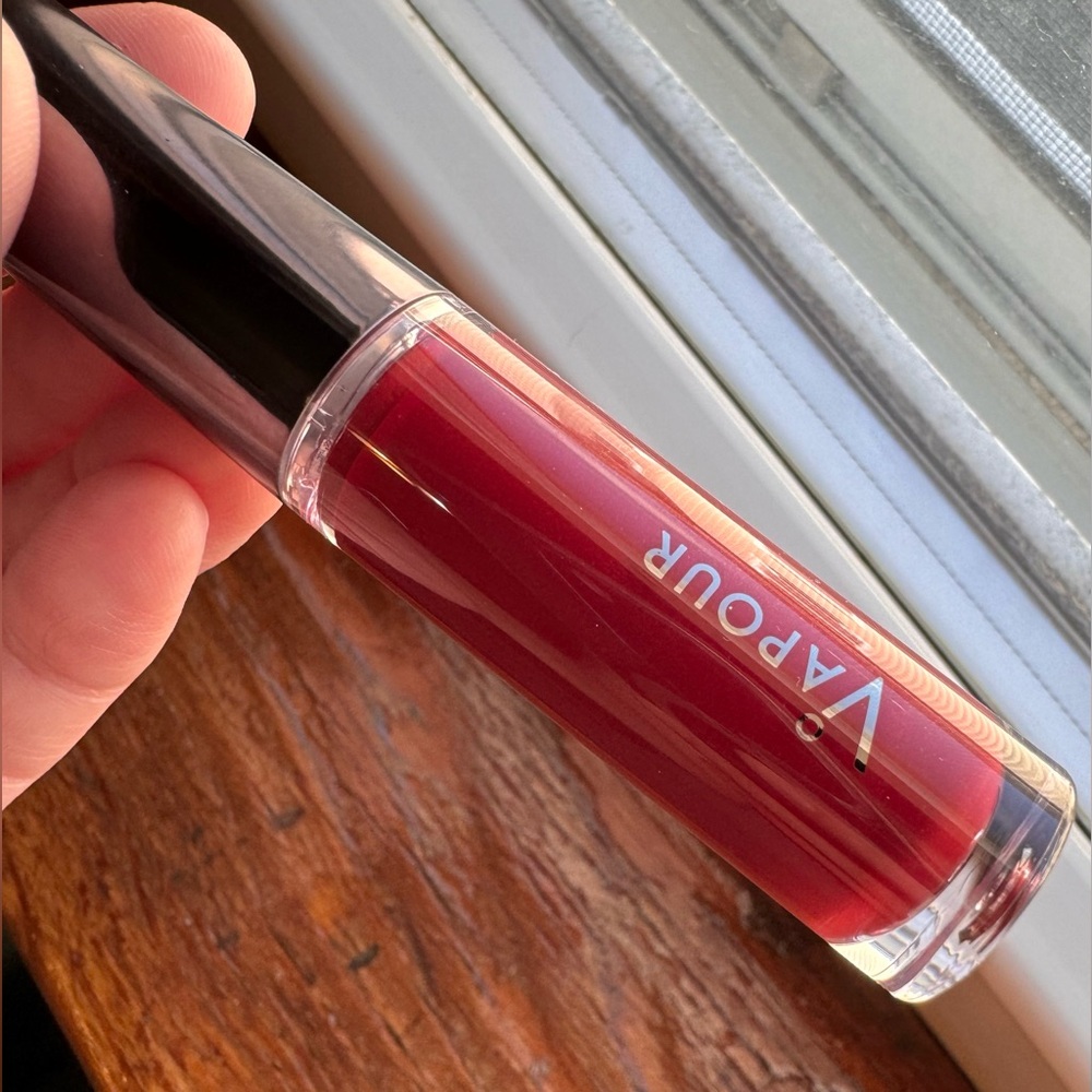 Vapour Beauty Elixir Gloss - Amor🌹